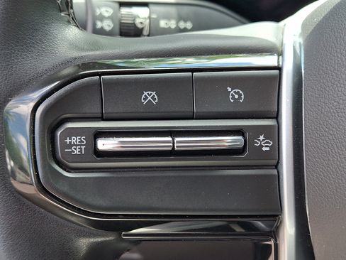 Used 2023 Chevrolet Colorado LT w/ LT Convenience Package II AWD/4WD image 21