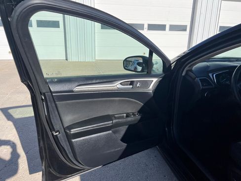 Used 2020 Ford Fusion SE image 24