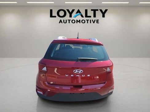 Used 2024 Hyundai Venue Limited FWD image 5