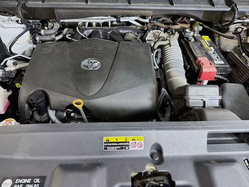 Used 2021 Toyota Highlander XLE image 39