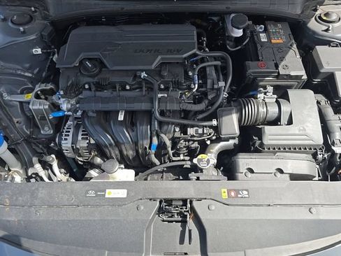 Used 2025 Hyundai Elantra SE FWD image 19
