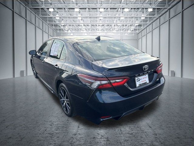Used 2021 Toyota Camry SE FWD image 3