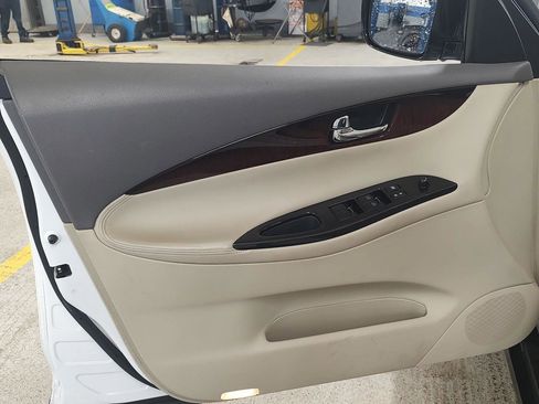 Used 2015 INFINITI QX50 Journey w/ Premium Package image 19