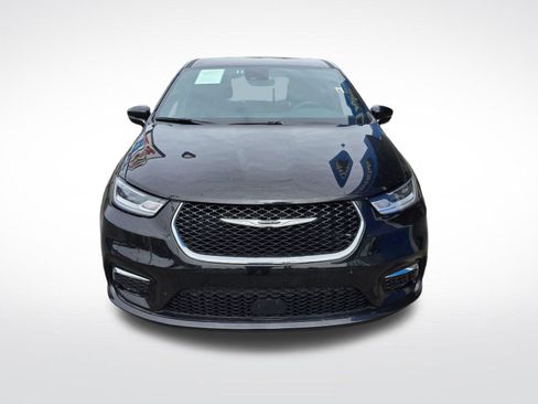 Used 2025 Chrysler Pacifica Select image 3