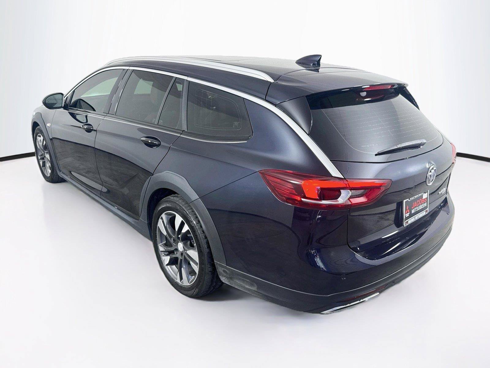 Used 2019 Buick Regal Essence w/ Driver Confidence Package I AWD/4WD image 3