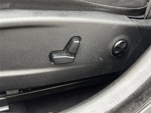 Used 2019 Dodge Charger SXT image 28