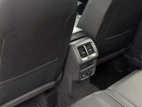 Used 2022 Volkswagen Tiguan SE R-Line image 32