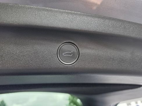Used 2025 Tesla Model Y Long Range AWD/4WD image 67
