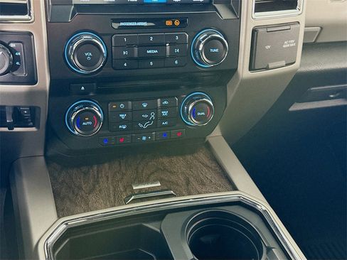 Used 2017 Ford F350 Lariat w/ Chrome Package image 10