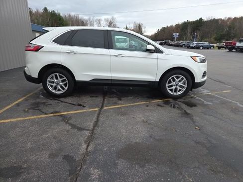 Used 2022 Ford Edge SEL w/ Convenience Package image 4
