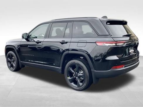 New 2025 Jeep Grand Cherokee Altitude image 5