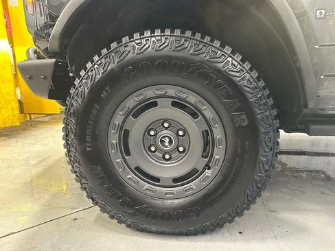 Used 2022 Ford Bronco Everglades image 8