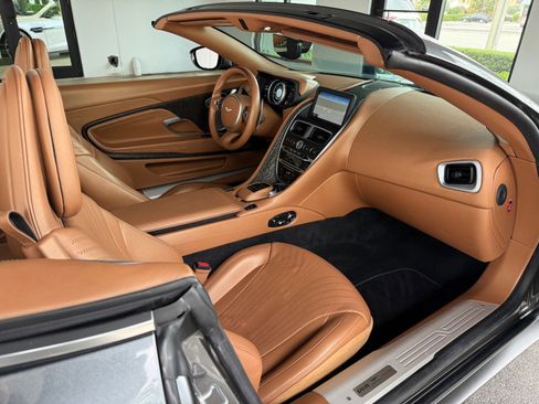 Used 2020 Aston Martin DB11 Volante RWD image 34