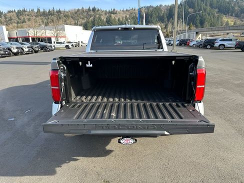 Certified 2025 Toyota Tacoma TRD Off-Road image 12