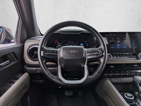 Used 2024 Chevrolet Colorado ZR2 w/ Technology Package AWD/4WD image 13
