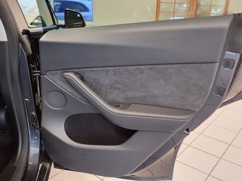 Used 2024 Tesla Model Y Long Range AWD/4WD image 12