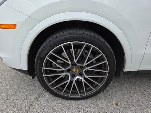 Used 2021 Porsche Cayenne Coupe w/ Assistance Package AWD/4WD image 19