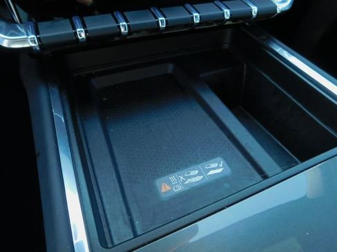 Used 2025 GMC Acadia Elevation image 32