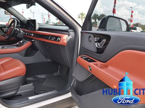 Used 2025 Lincoln Aviator Reserve w/ Illumination Package RWD image 17