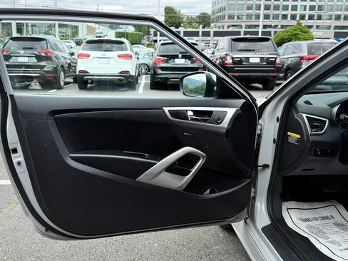 Used 2013 Hyundai Veloster RE:MIX Edition FWD image 9