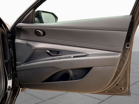 Used 2025 Hyundai Elantra Sport FWD image 22
