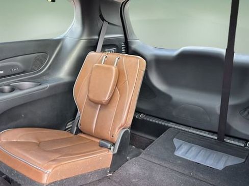 Used 2018 Chrysler Pacifica Limited image 26
