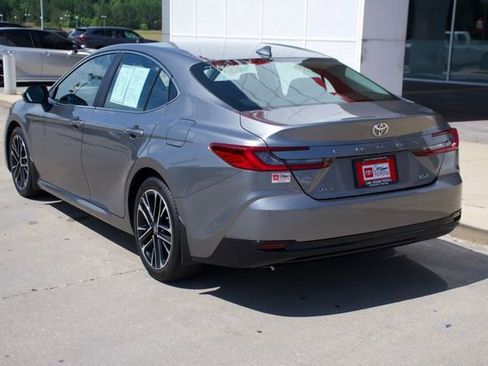 Used 2025 Toyota Camry XLE FWD image 3