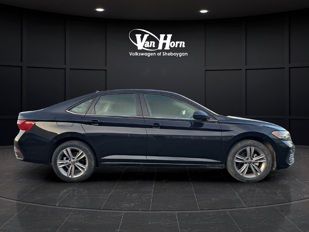 Used 2024 Volkswagen Jetta SE FWD image 8
