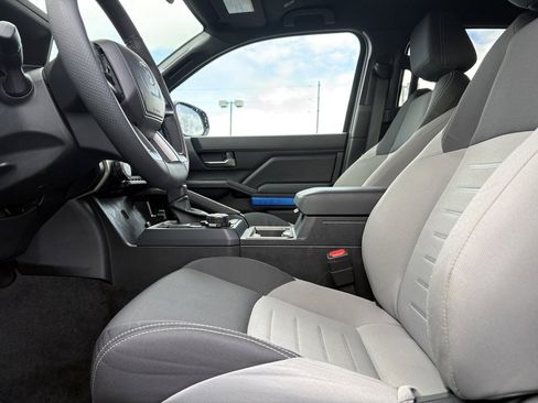 Used 2025 Toyota Tacoma TRD Off-Road image 17