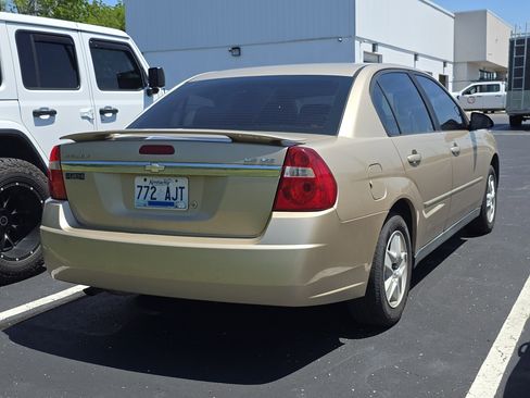 Used 2005 Chevrolet Malibu LS FWD image 2