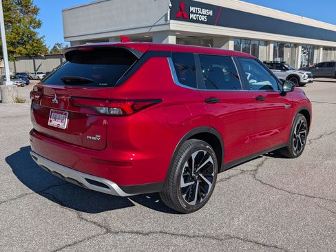 Used 2023 Mitsubishi Outlander SE image 3