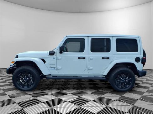 Used 2024 Jeep Wrangler Unlimited Sahara w/ Technology Group AWD/4WD image 25