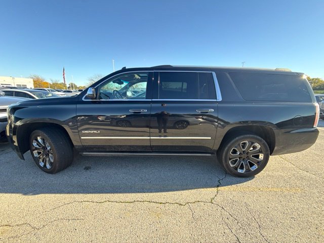Used 2019 GMC Yukon XL Denali w/ Denali Ultimate Package AWD/4WD image 3