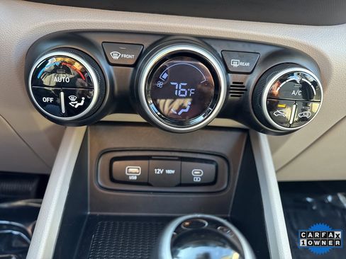 Used 2025 Hyundai Venue SEL image 19