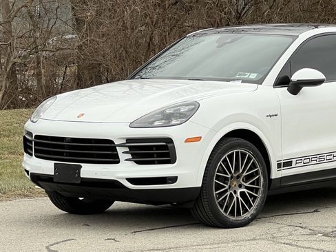 Certified 2022 Porsche Cayenne Platinum Edition image 11