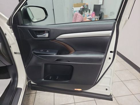 Used 2019 Toyota Highlander XLE image 20