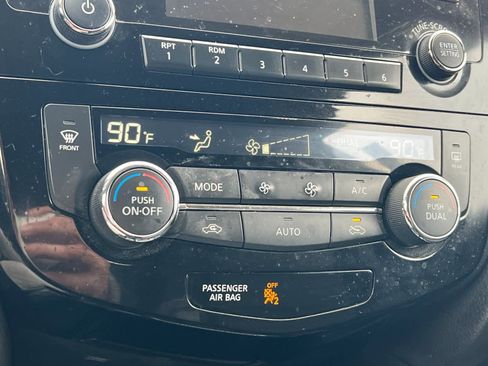 Used 2017 Nissan Rogue SV image 20