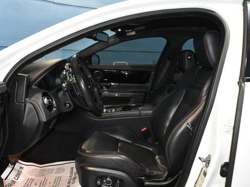 Used 2017 Jaguar XJ R RWD image 7
