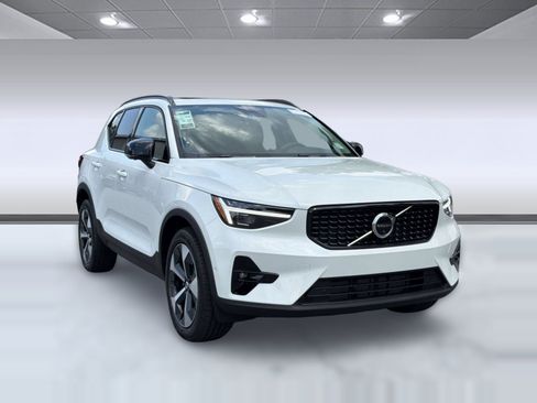 New 2026 Volvo XC40 B5 Plus w/ Climate Package AWD/4WD image 7