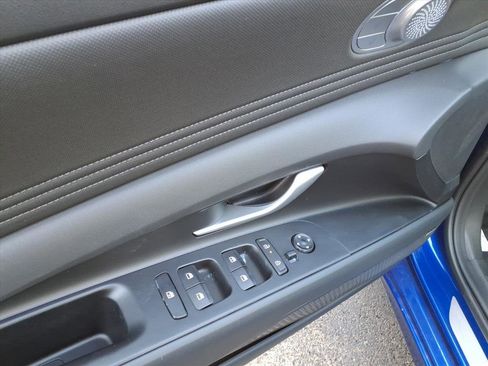 New 2025 Hyundai Elantra Limited image 6