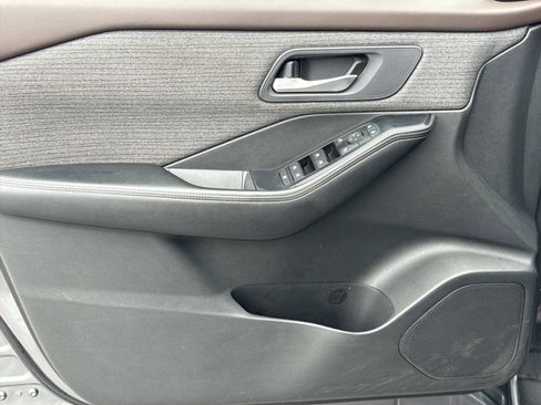 Used 2023 Nissan Rogue SV image 23