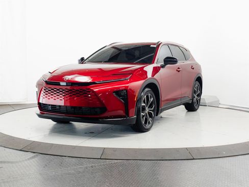 Certified 2025 Toyota Crown Signia AWD/4WD image 3
