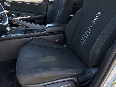 Used 2023 Hyundai Elantra SEL w/ Convenience Package FWD image 9