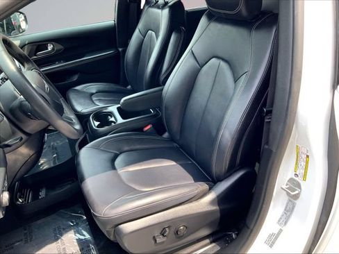 Used 2025 Chrysler Pacifica Select FWD image 29