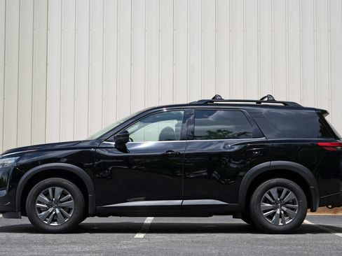 Used 2024 Nissan Pathfinder SV w/ SV Premium Package FWD image 46