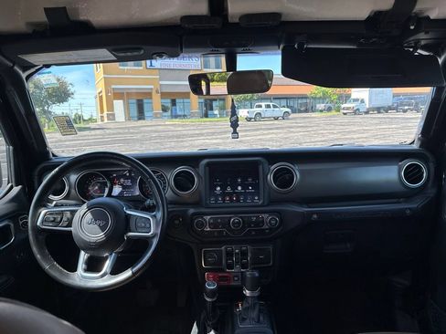 Used 2020 Jeep Wrangler Unlimited Rubicon w/ Dual Top Group AWD/4WD image 12