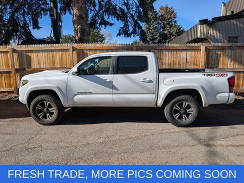 Used 2019 Toyota Tacoma TRD Sport image 3