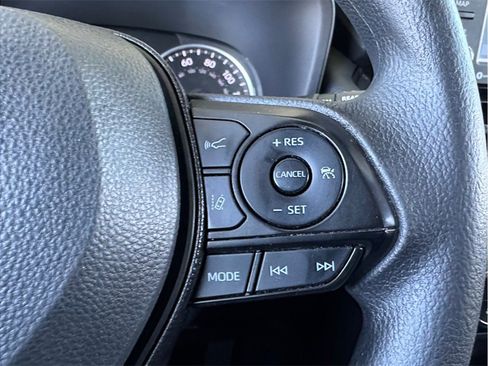Used 2020 Toyota RAV4 XLE AWD/4WD image 14