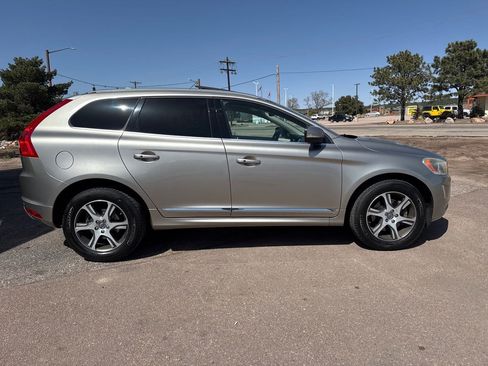 Used 2015 Volvo XC60 T6 w/ Proximity Package AWD/4WD image 7