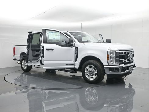 New 2026 Ford F350 XLT RWD image 32